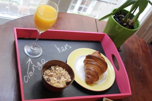 bandeja-desayuno-pintura-pizarra-06