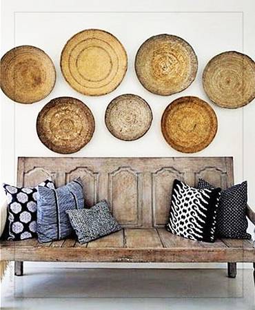 Reciclamos una puerta de madera y la convertimos en un banco para sentarse