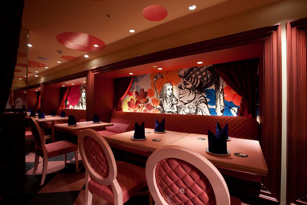 Decoración del restaurante japones Alicia en el país de las maravillas