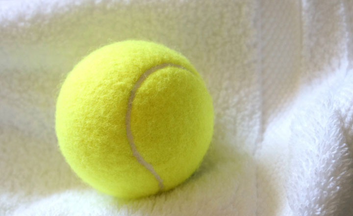 Secar las toallas con pelotas de tenis en la secadora