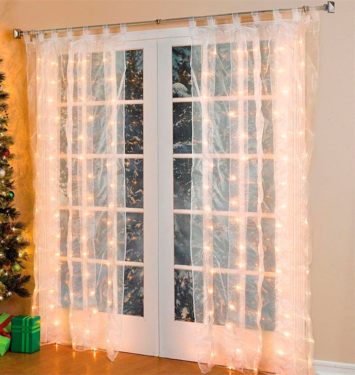 Decorar cortinas con guirnaldas de luces