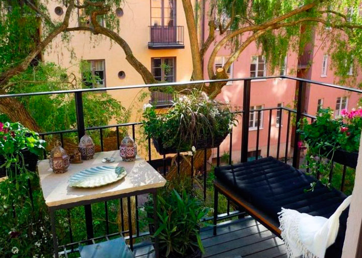 Fotos de jardines en balcones pequeños de edificios