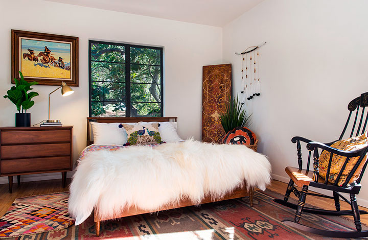 Decorar una habitación ecléctica con mezcla de texturas