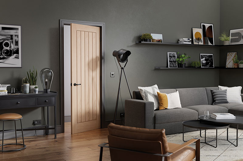 Salón de estilo sofisticado minimalista con puertas de madera