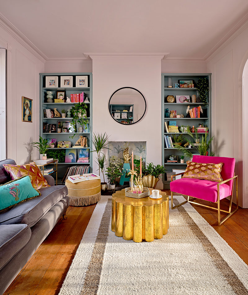 Decorar un salón ecléctico rectangular con una alfombra larga