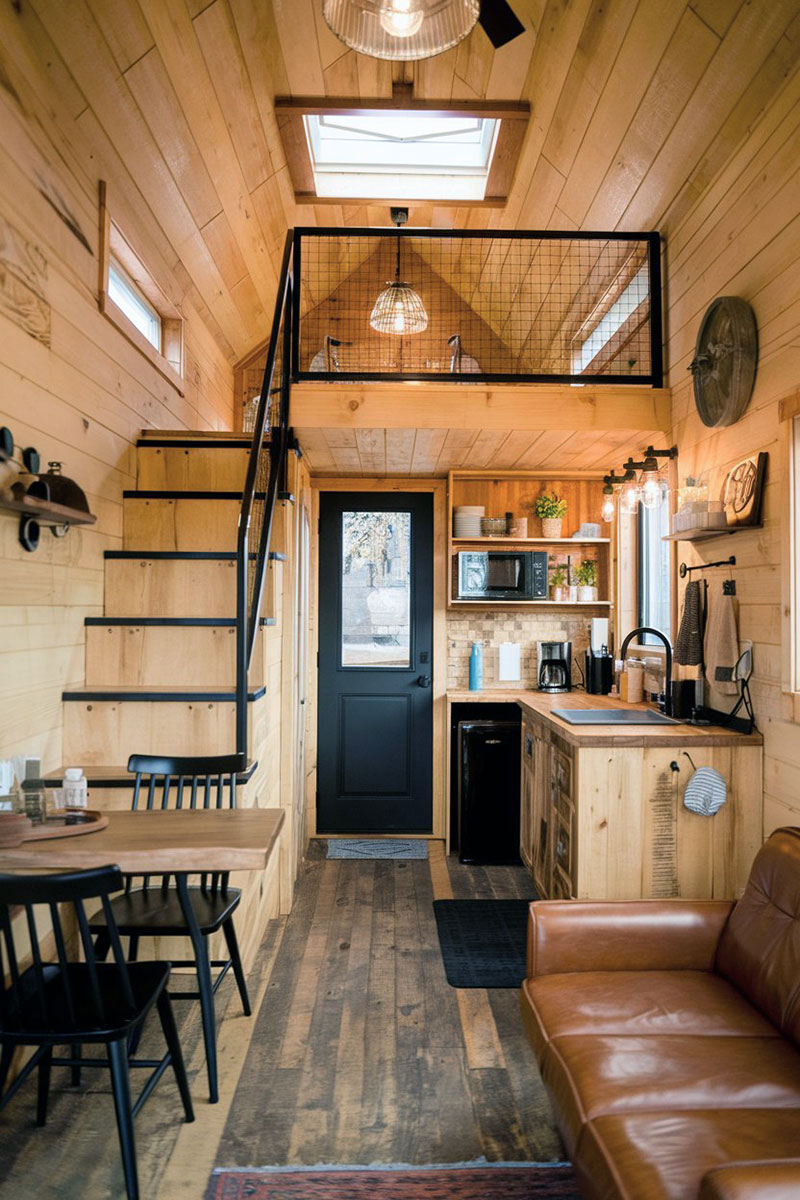 Mini casa de dos plantas muy bonita y acogedora por dentro